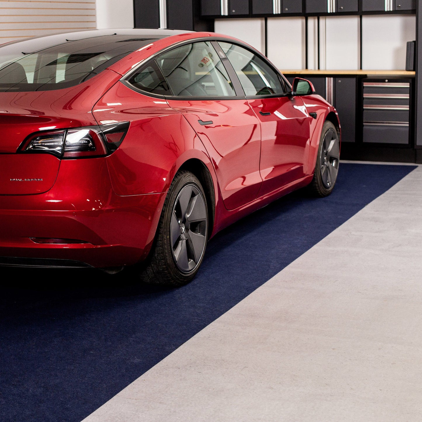 Garage Flooring | Dry Absorbent Flooring | G-Floor<sup>®</sup> Drip & Dry Absorbent Flooring