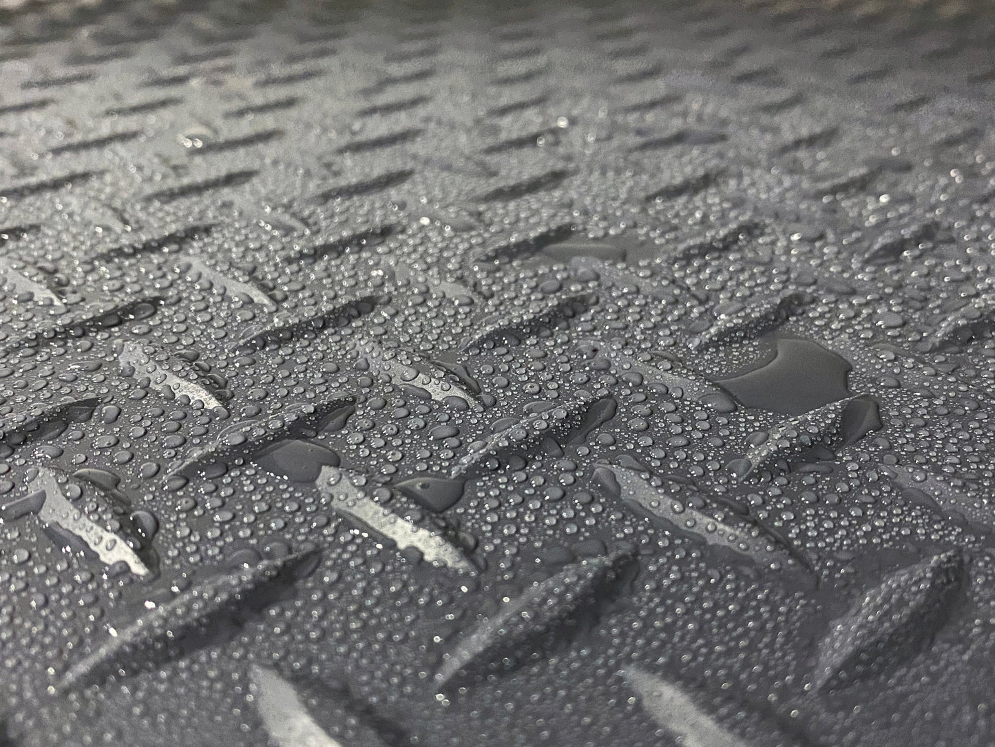 Garage Flooring | Diamond Tread™ | G-Floor<sup>®</sup> Roll-Out Vinyl Flooring