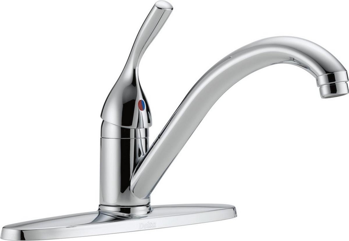 Delta Faucet Classic Single Handle Kitchen Faucet in Chrome
