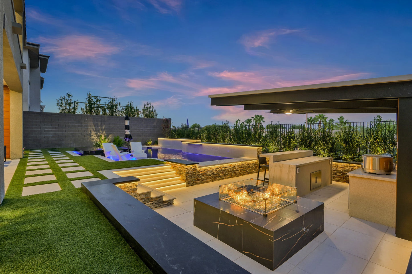 Neon Side Flex 0612 Strip Light 16'-82' 24VDC