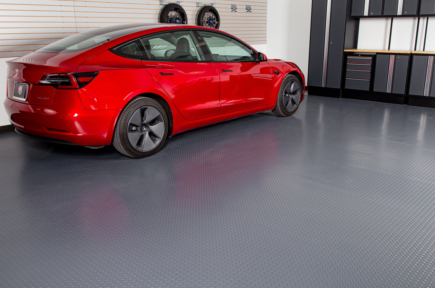 Garage Flooring | Diamond Tread™ Lite | G-Floor<sup>®</sup> Roll-Out Vinyl Flooring