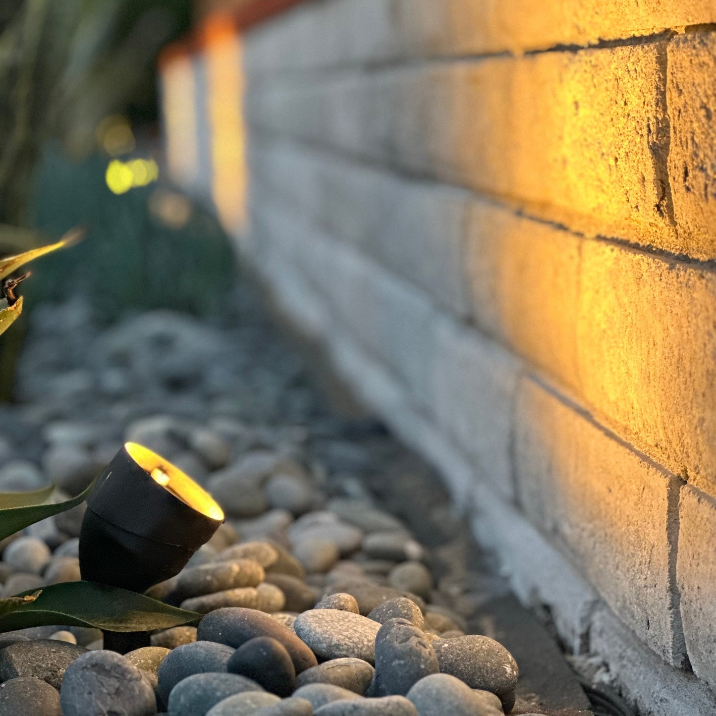 Tulay Black Oval Flood Light