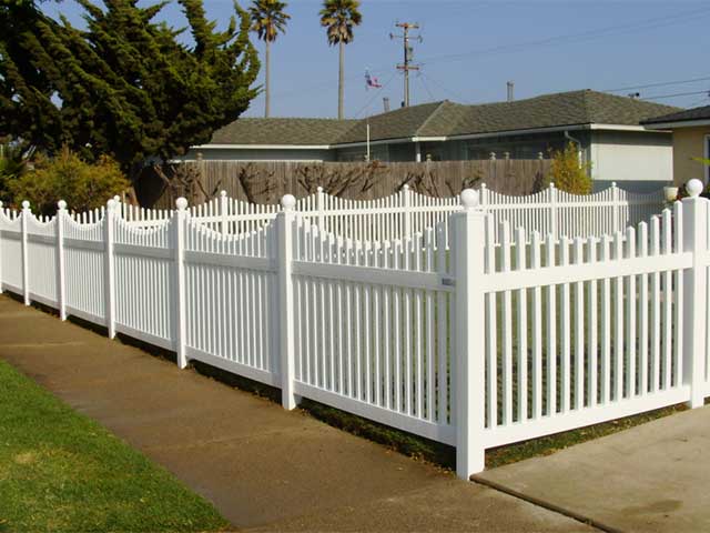 Scalloped Vinyl Picket Fence
